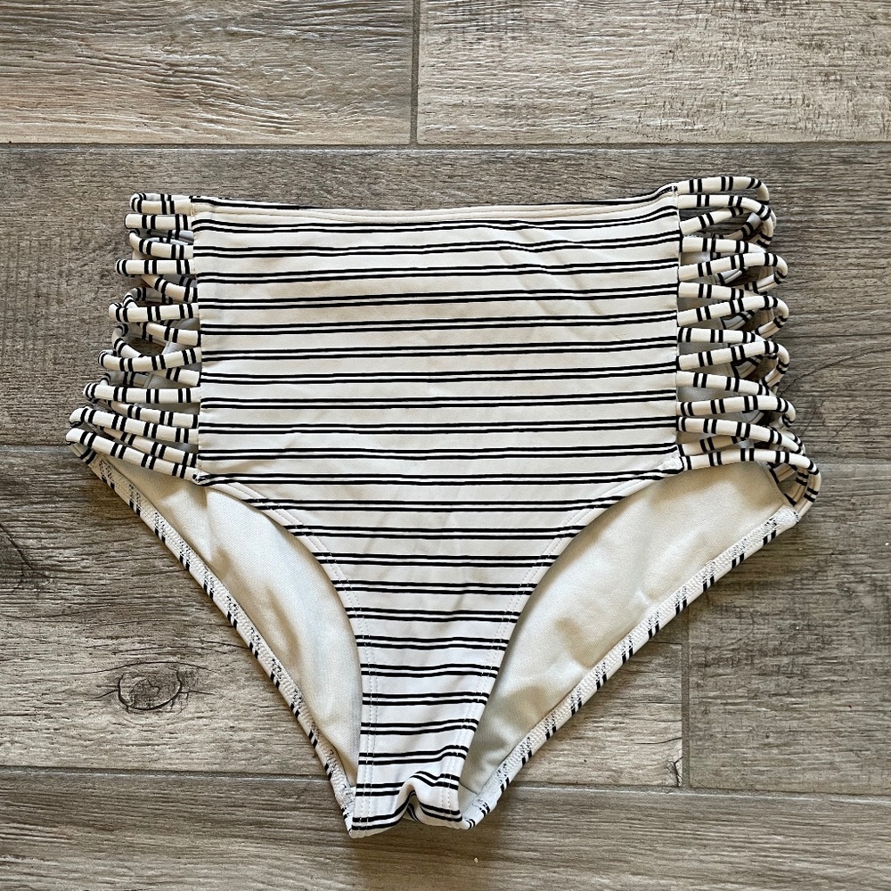 ❤️ HOLLISTER BLACK STRIPED HIGH RISE CUT OUT BIKINI BOTTOM SIZE SMALL
